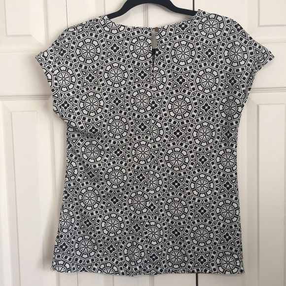 Merona Geometric Blouse with Keyhole Back Size XS - Picture 2 of 5